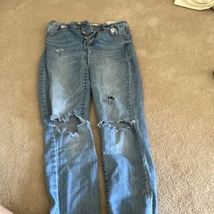 Super cute ripped jeans
